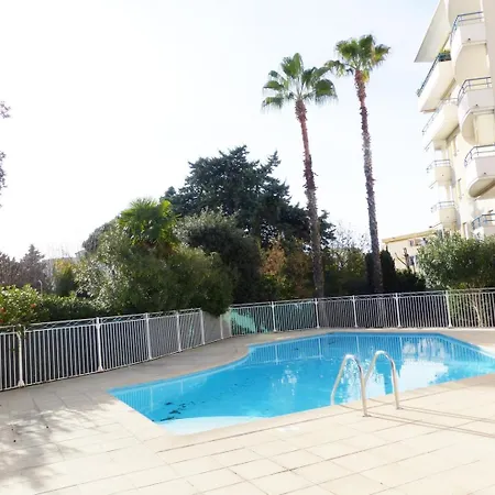 Διαμέρισμα T2,garage,ac,swimming Pool,750 M From The Beach. *