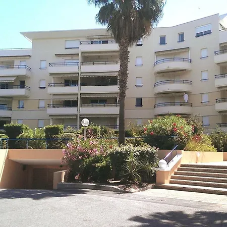 T2,garage,ac,swimming Pool,750 M From The Beach. * Fréjus