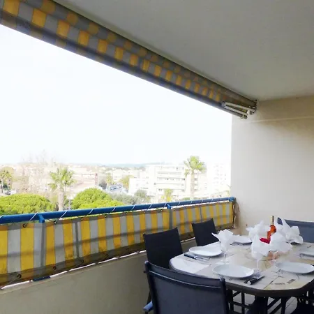 T2,garage,ac,swimming Pool,750 M From The Beach. Fréjus