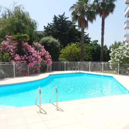 Διαμέρισμα T2,garage,ac,swimming Pool,750 M From The Beach. *