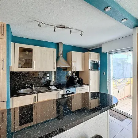 Daire T2,garage,ac,swimming Pool,750 M From The Beach. Fréjus