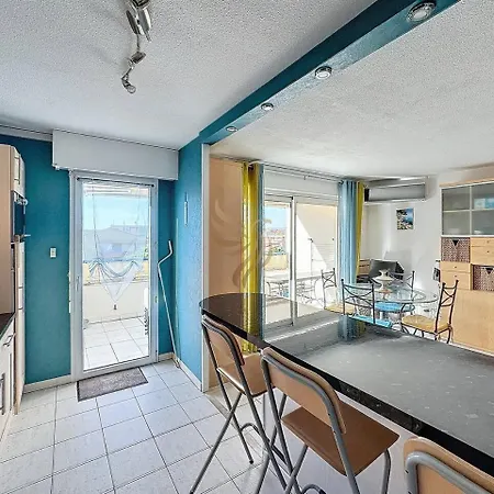 T2,garage,ac,swimming Pool,750 M From The Beach. *