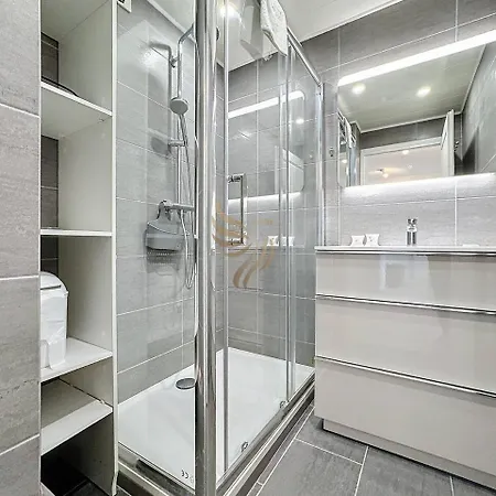 T2,garage,ac,swimming Pool,750 M From The Beach. Lejlighed Fréjus