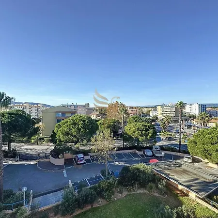 T2,garage,ac,swimming Pool,750 M From The Beach. Daire Fréjus