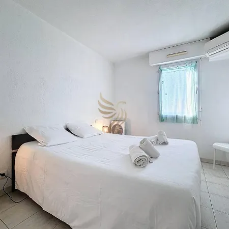 T2,garage,ac,swimming Pool,750 M From The Beach. *