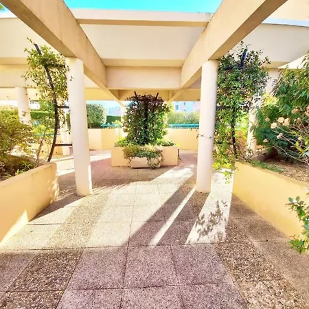 T2,garage,ac,swimming Pool,750 M From The Beach. Apartment *